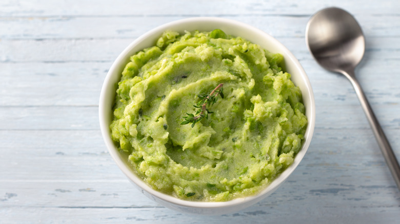 green mashed potatoes in bowl