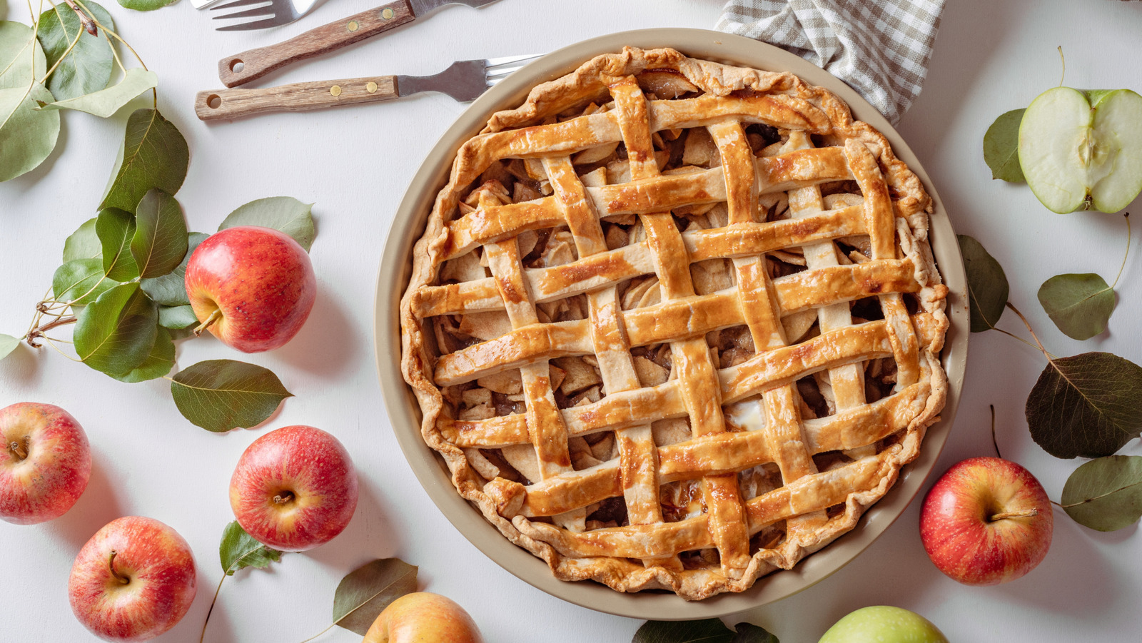 Easily Upgrade Your Apple Pie With One Warm Spice