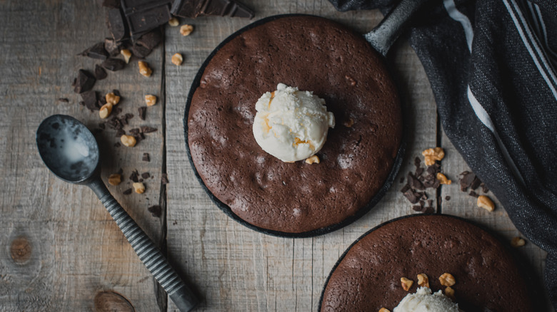 brownie skillet cake