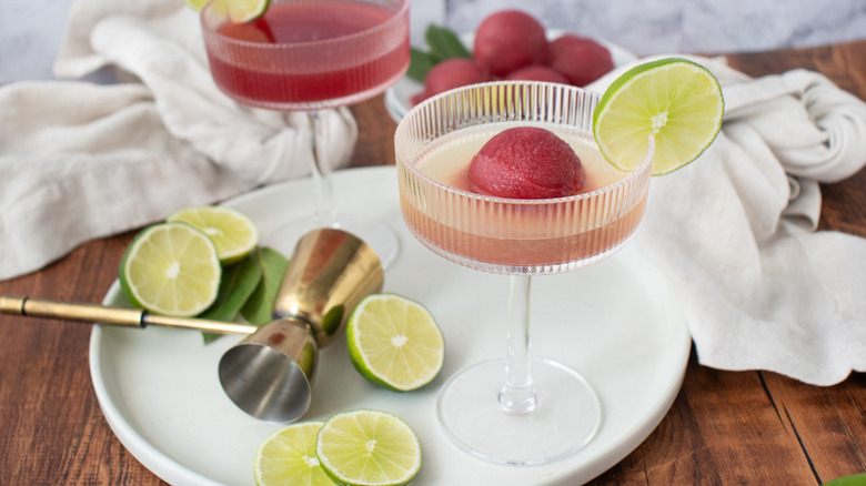 Sorbet cocktails and limes on plate