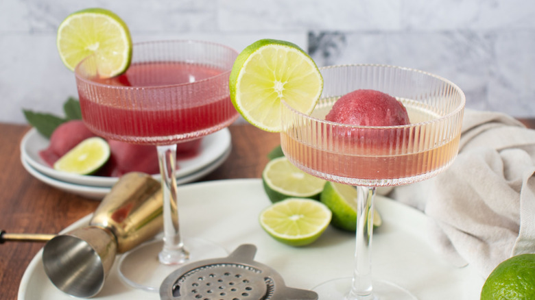 Sorbet cosmopolitan cocktails with limes