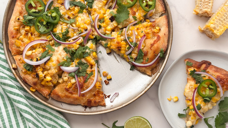 elote pizza and slice