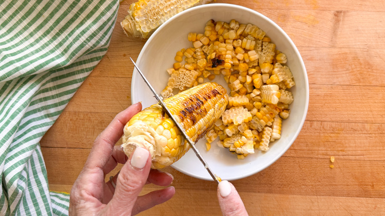hand cutting off kernels