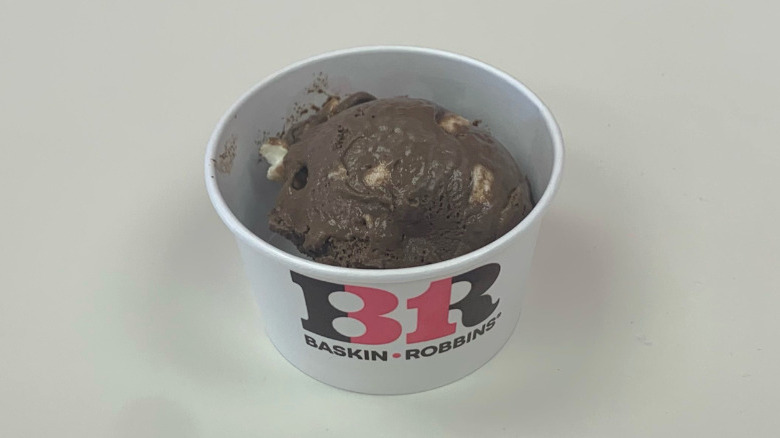 A cup of Baskin-Robbins rocky road cream