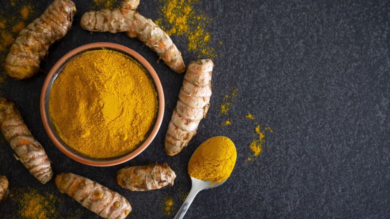 Ground and fresh turmeric