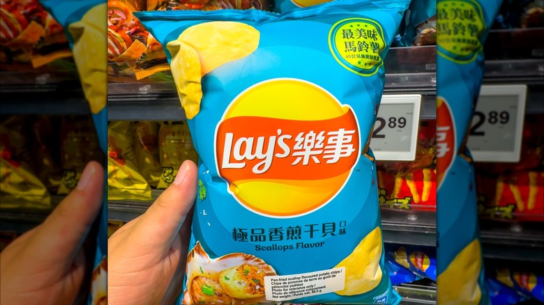 Scallops flavor Lay's chips at store