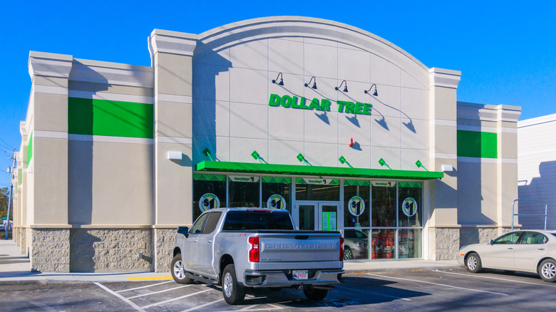 Dollar Tree exterior
