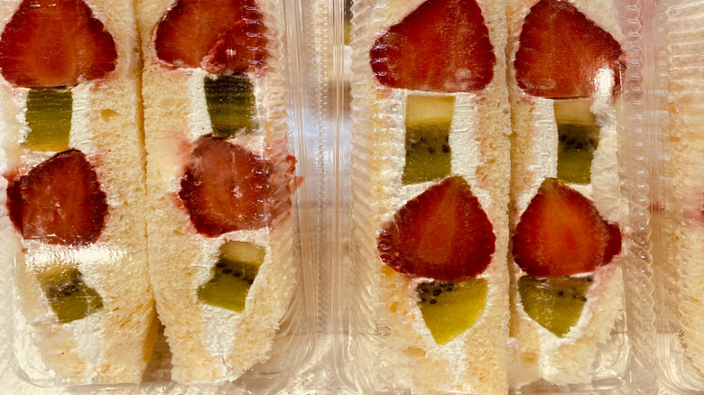 A close up of strawberry and kiwi fruit sando in plastic containers