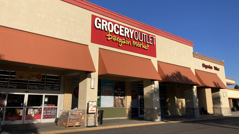 Grocery Outlet store from outside