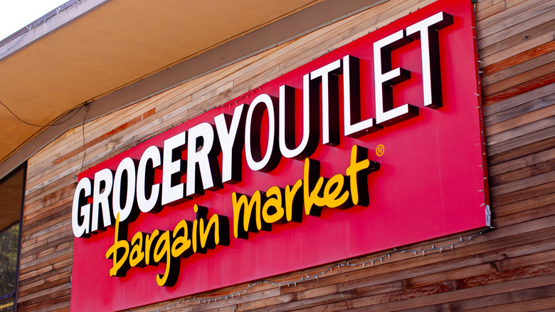 Grocery Outlet Bargain Market sign