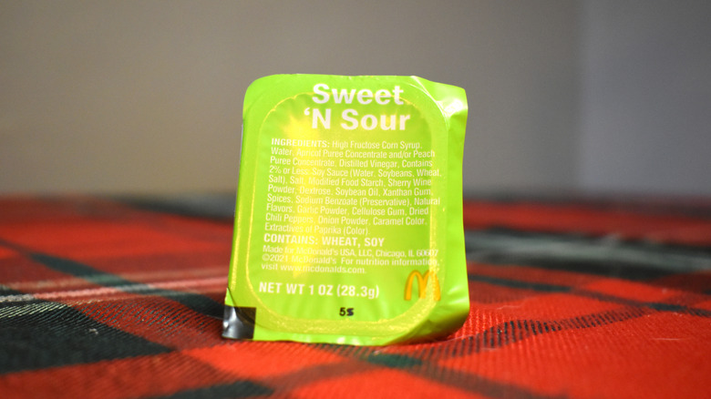 white and green sweet 'n sour sauce package