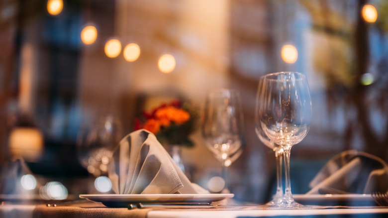 A perfectly set table, matching with a relaxed yet sophisticated vibe