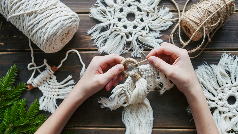 hands weaving flower macrame