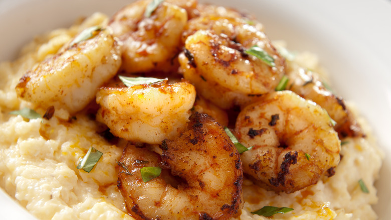Shrimp and grits on a plate