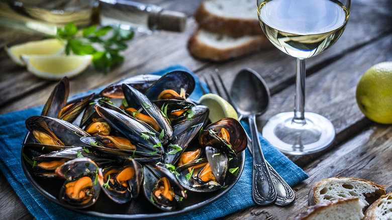 Steamed mussels