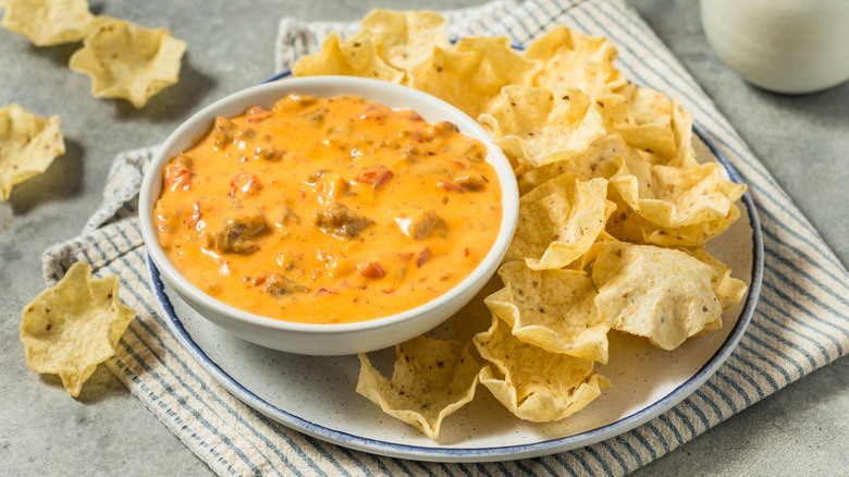 Bowl of queso with chips