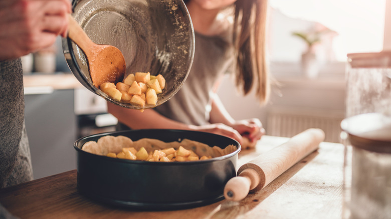Home cooks making apple pie.