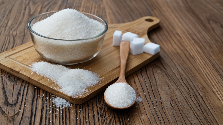 Bowl and cubes of white granulated sugar
