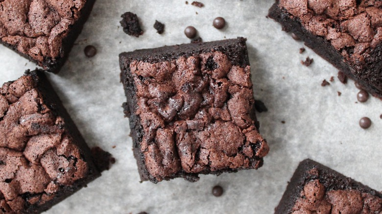 Brownie surrounded by other brownies