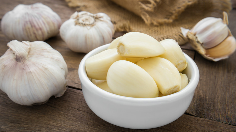 Peeled garlic in bowl