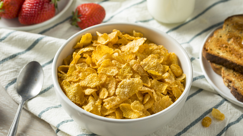 A white bowl filled with Cornflakes
