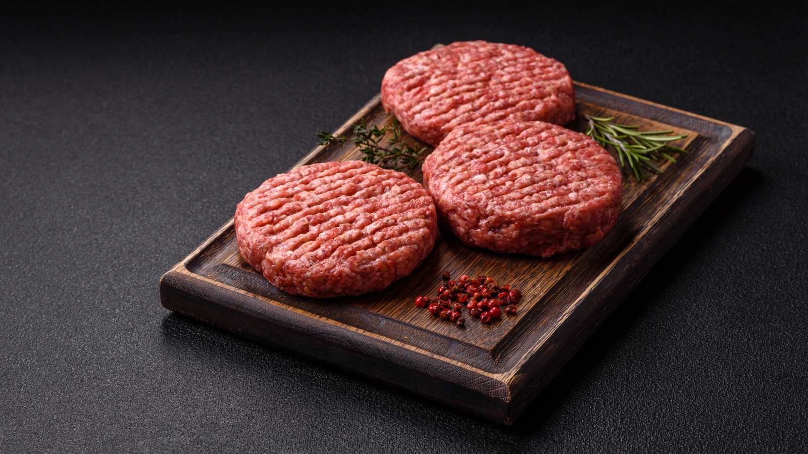 Forget Prepackaged Ground Beef If You Want A True Rare Steakhouse-Style ...