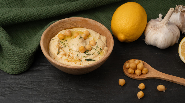 Bowl of hummus with chickpeas, garlic, and lemon