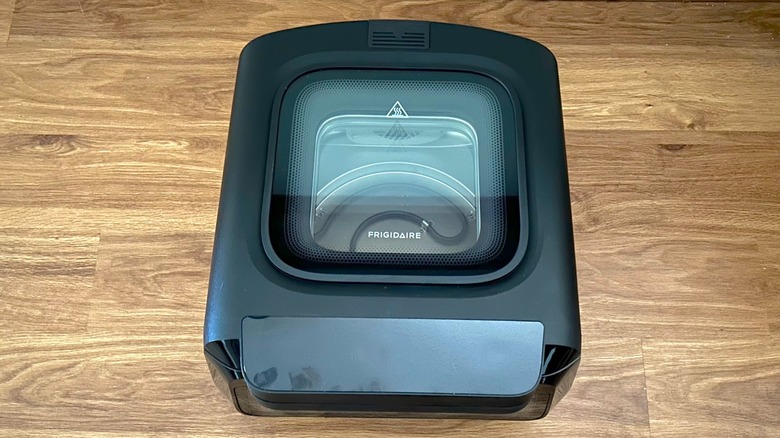 Top view of Frigidaire Indoor Pizza Oven