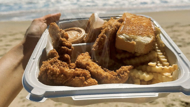 Raising Cane's box combo