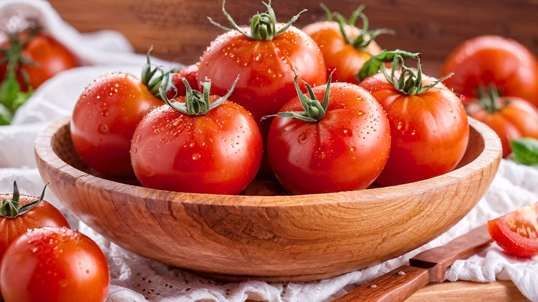 Bowl of fresh tomatoes
