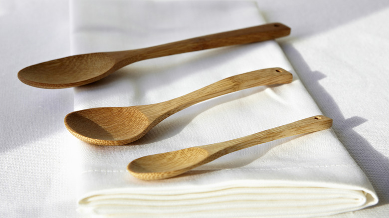 Several differently sized wooden spoons on a white cloth