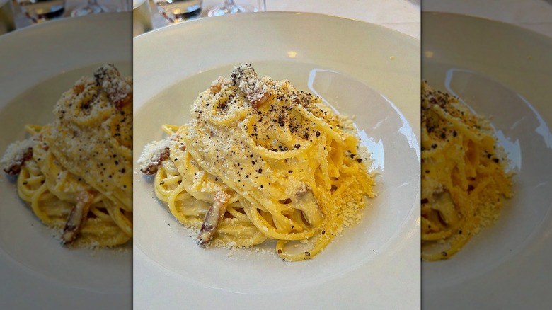 carbonara pasta dish