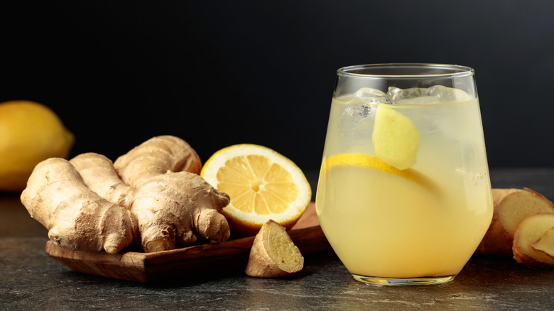 Ginger ale in a glass with lemon