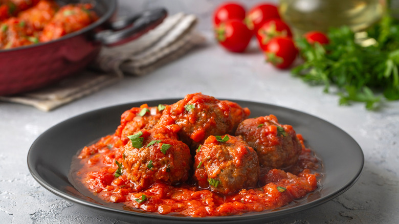 meatballs in tomato suace