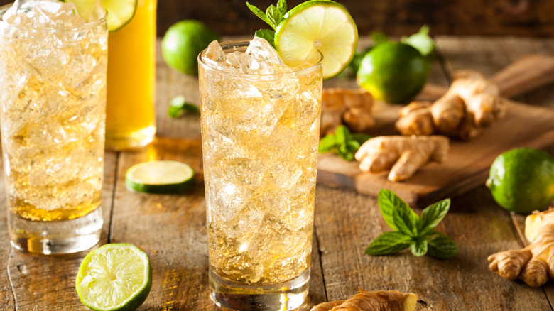 Ginger beer with lime and mint