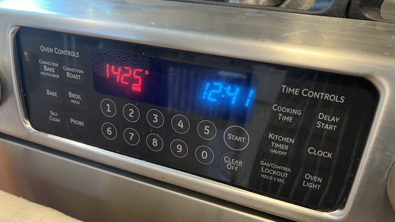 Oven temperature screen reading 425 F