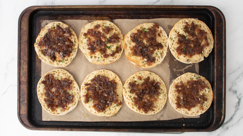 english muffins with chutney