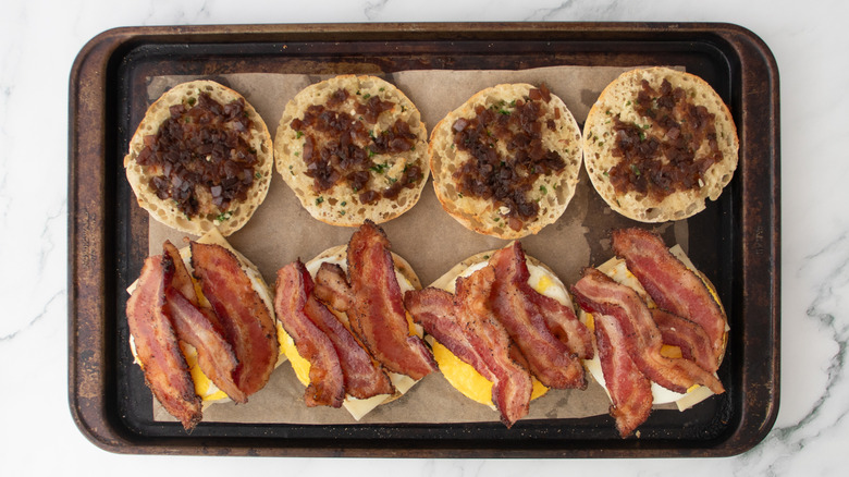 english muffins with chutney and bacon
