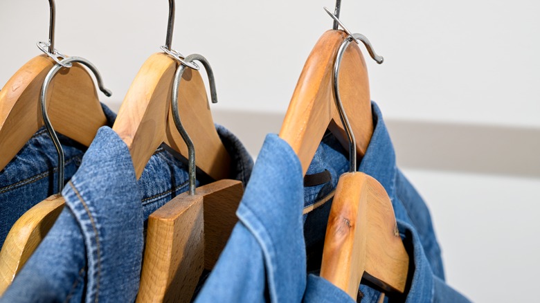 Using soda tabs for stacking hangers
