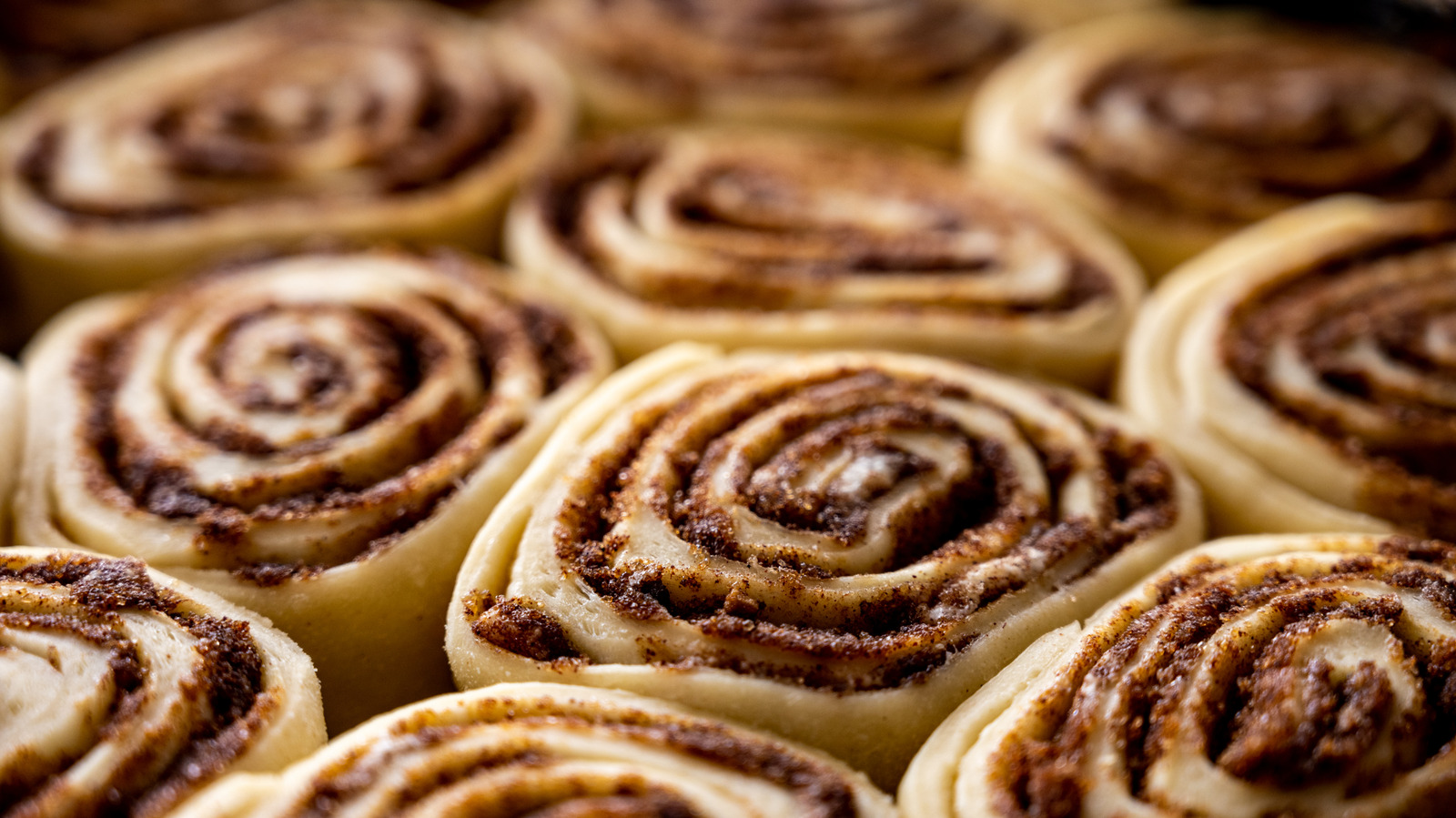 Give Your Cinnamon Rolls A Bakery-Quality Finish With This Kitchen ...