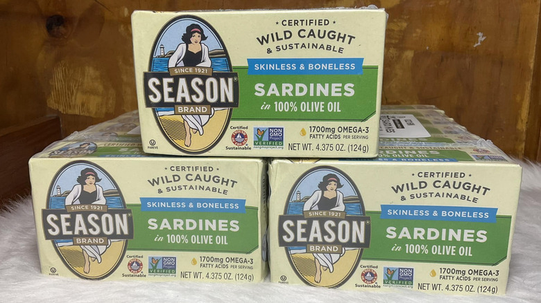 Season brand sardines in oil