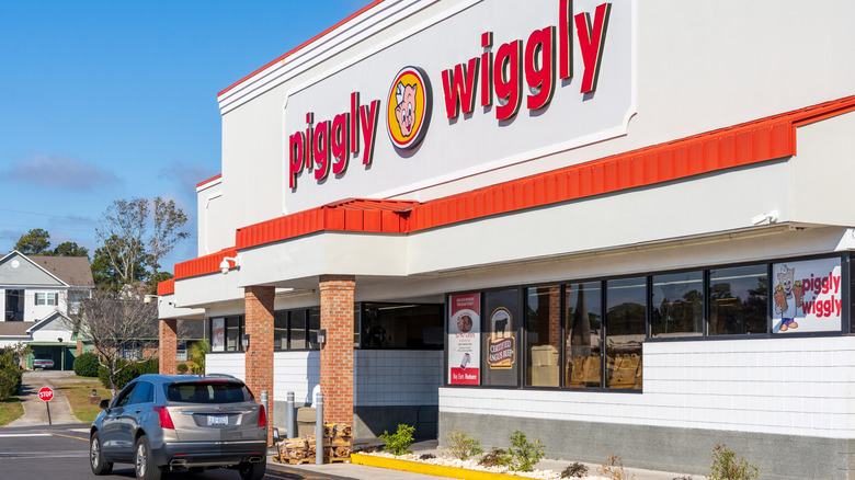 Piggly Wiggly grocery store facade.