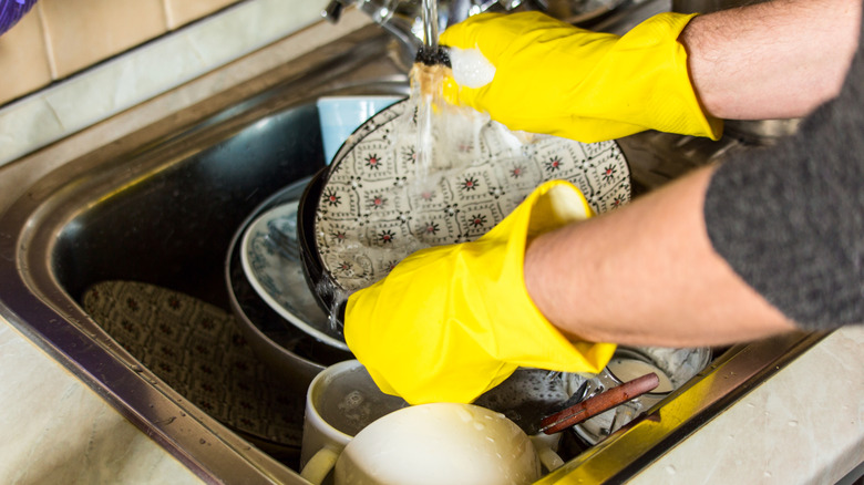 handwashing dishes