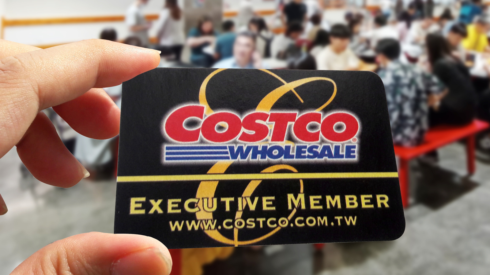 Here's How To Use Your Costco Membership To Save Money When Dining Out