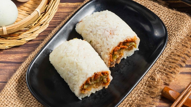 Two Taiwanese fan tuan on a plate.