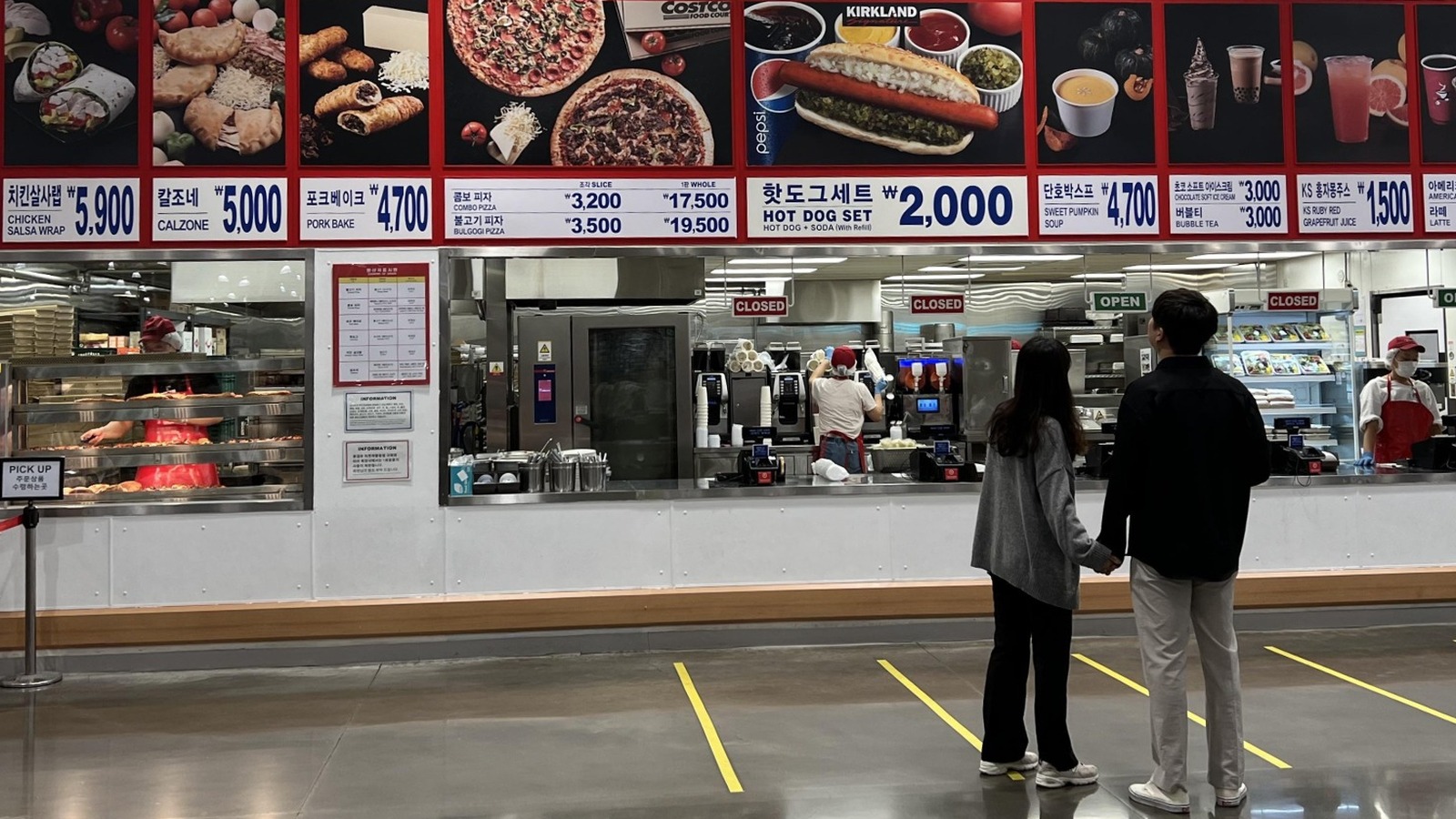هذا ما تبدو عليه قائمة قاعة الطعام في كوستكو في كوريا