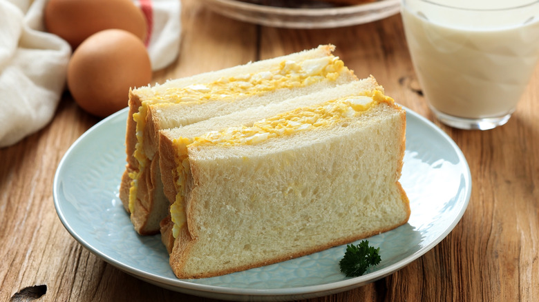 Basic egg sandwich