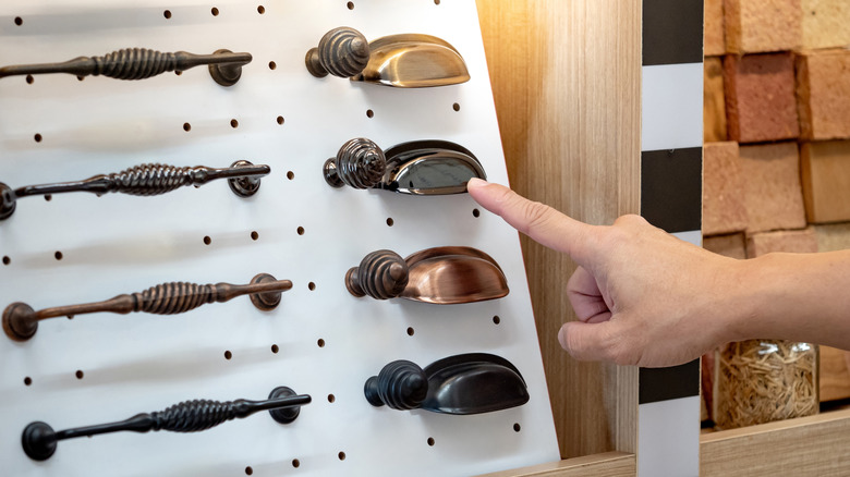 choosing kitchen hardware