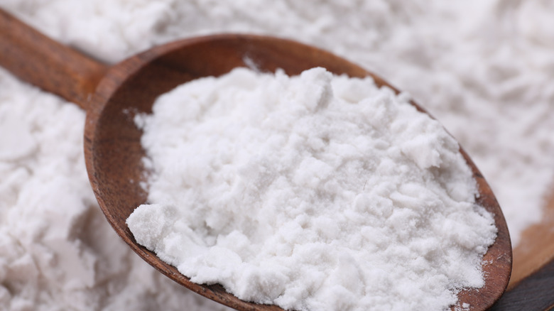 A large wooden spoon of starch