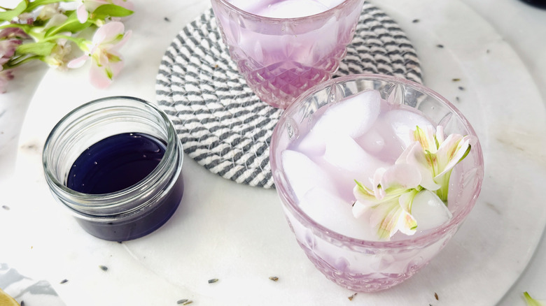 Lavender lemonade in a glass with flowers